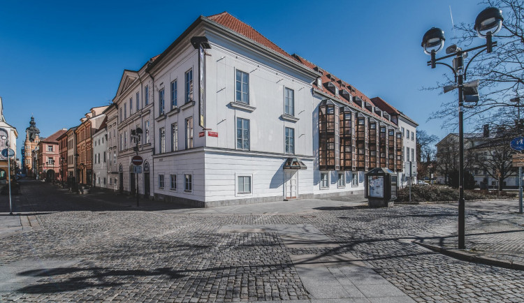 Jihočeské divadlo připravuje letní hraní, část herců je doma