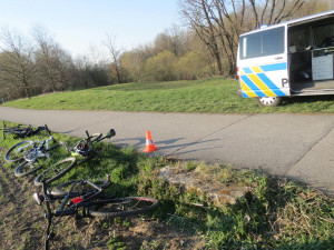 Policie hledá svědky nehody na stezce. Zranila se při ní cyklistka