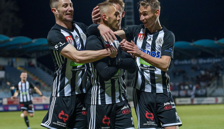 Brandner, Novák, Havel a Mršič podepsali v Dynamu nové smlouvy