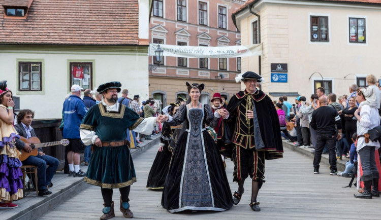 Krumlov zrušil kvůli koronaviru Slavnosti pětilisté růže
