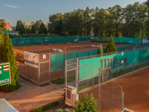Tenisový klub LTC Tonstav-service České Budějovice hlásí: Venkovní kurty jsou v provozu