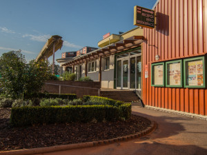 Tenisový klub LTC Tonstav-service České Budějovice hlásí: Venkovní kurty jsou v provozu