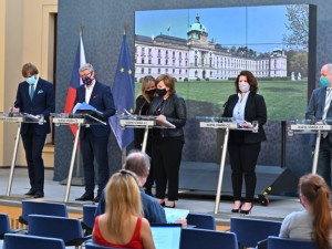 Sněmovna kývla na prodloužení stavu nouze zatím do 17. května