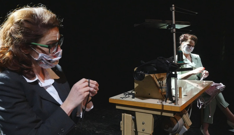 Večerníčky pro dospělé i benefiční koncert. Divadlo má stále co nabídnout