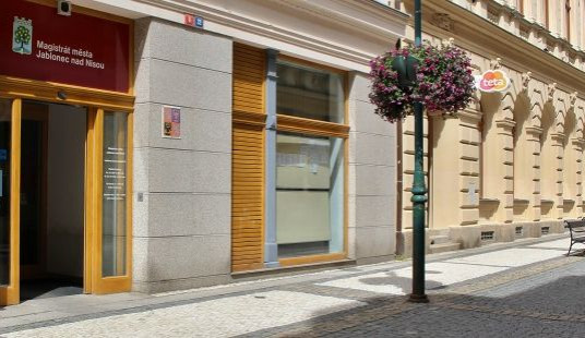 Jablonec obnovil elektronické objednávky na úřad. Nyní čelí extrémnímu náporu zájemců