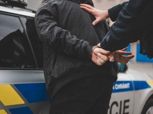 Zloděj z deseti objektů ukradl věci za téměř 70 tisíc korun, hrozí mu až osm let ve vězení