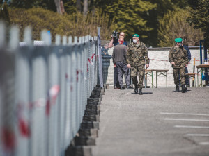 Testy na jihu Čech na covid-19 podstupují i profesní skupiny