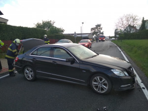 Cisterna s mlékem skončila na zahradě rodinného domu, na místě zasahovali hasiči