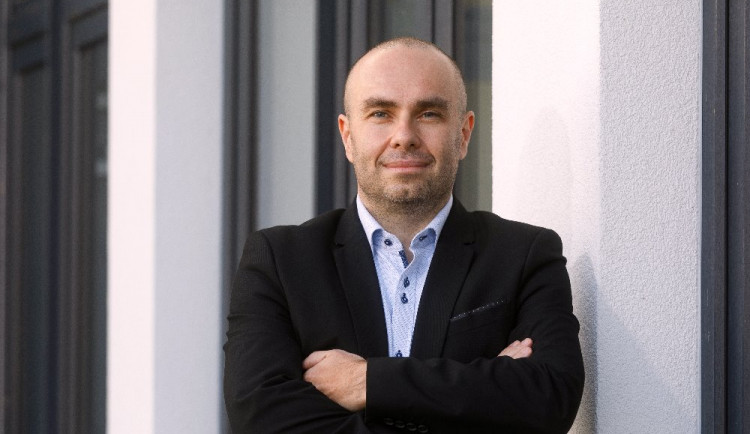 Harmonogram akademického roku se nemění. Všem umožníme, aby mohli bez jakéhokoliv stresu a obav splnit své studijní povinnosti