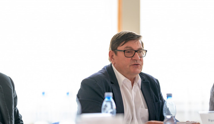 Seskupení tří hnutí na jihu Čech do krajských voleb povede Hroch