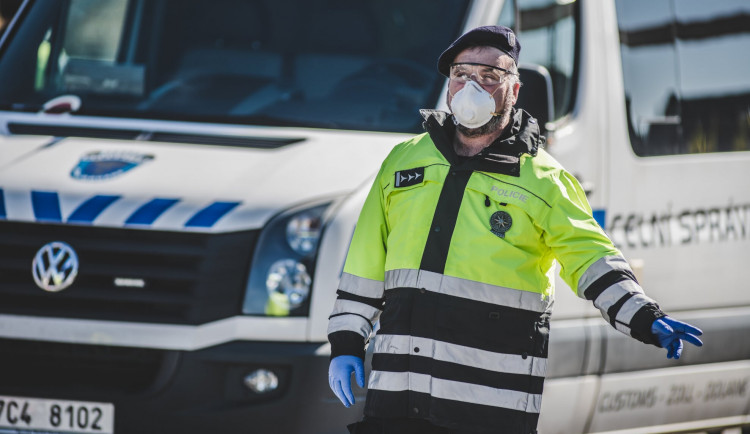 Policie na hranicích zadržela kamiony s ilegálním odpadem