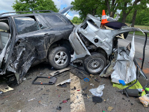 Při tragické dopravní nehodě na Českobudějovicku zemřel člověk, silnice je zavřená
