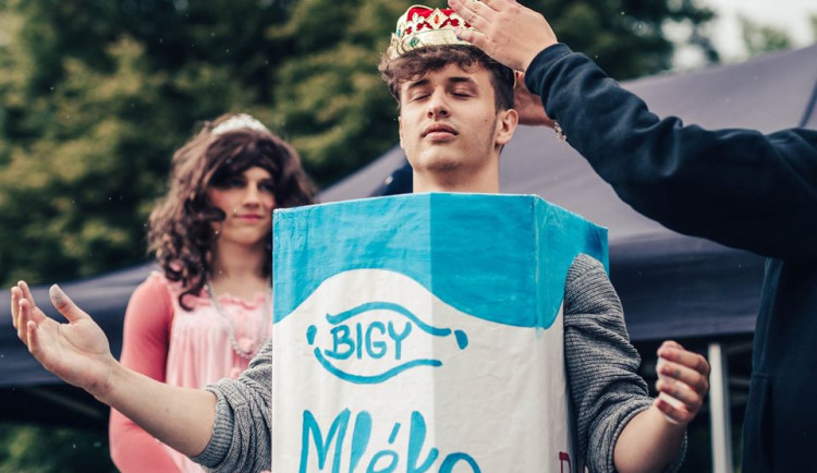 Budějovický Majáles vyvrcholil závěrečným průvodem. Králem se stal Jakub Vaculík