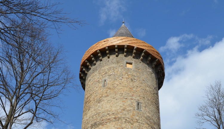 Památkáři otevřeli opravenou věž na Rožmberku. Lidé na ni mohou po více než sto letech