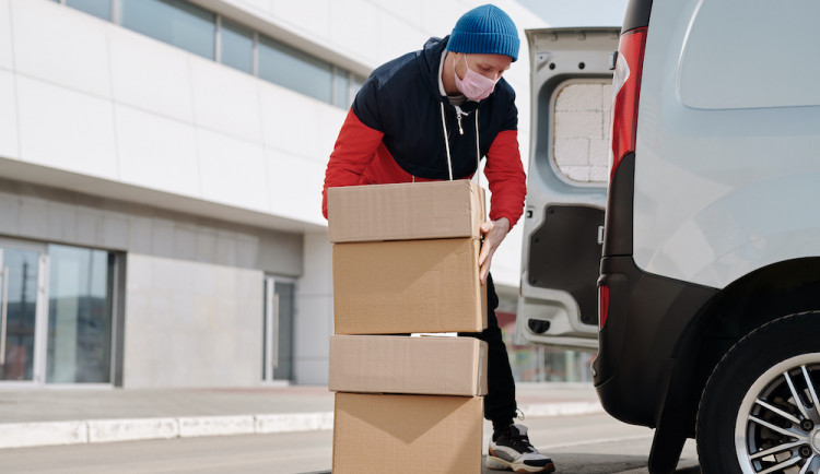 Vyzkoušeli jste: Autodíly z e-shopu do Českého Krumlova a Jindřichova Hradce zadarmo? Kde je háček?