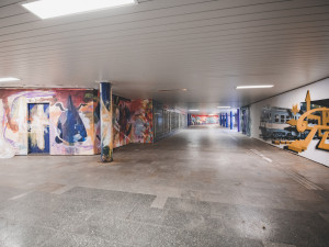 Podchod u nádraží oživily grafitti