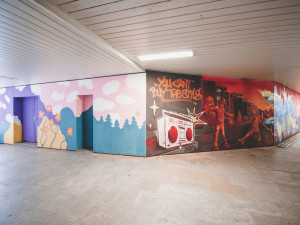 Podchod u nádraží oživily grafitti