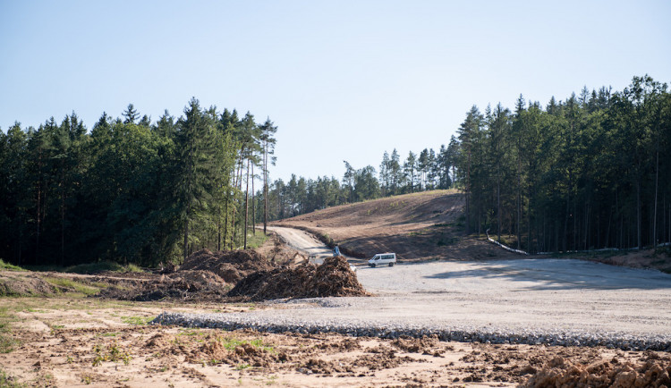 Dálnice v úseku Hodějovice – Třebonín bude o 15 milionů dražší, může za to možný sesuv půdy