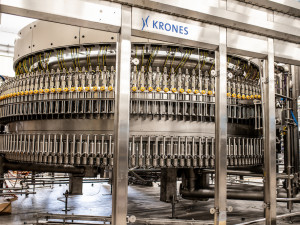 Budvar má novou linku na stáčení piva. Zvládne naplnit 40 tisíc lahví za hodinu