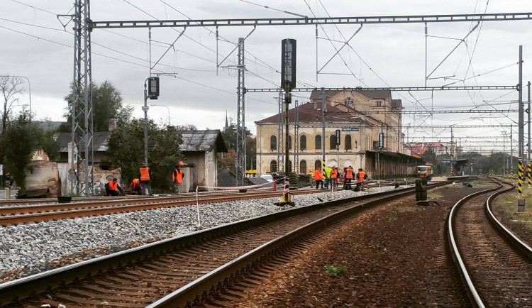 Správa železnic opravila historickou budovu v Majdaleně. Rekonstrukce přesáhla šest milionů korun