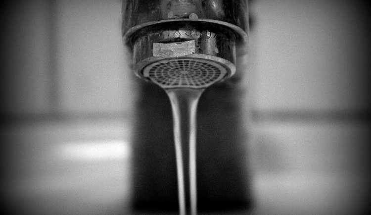 Lidé ve Volarech musí převařovat pitnou vodu. Po intenzivních deštích se zhoršila její kvalita
