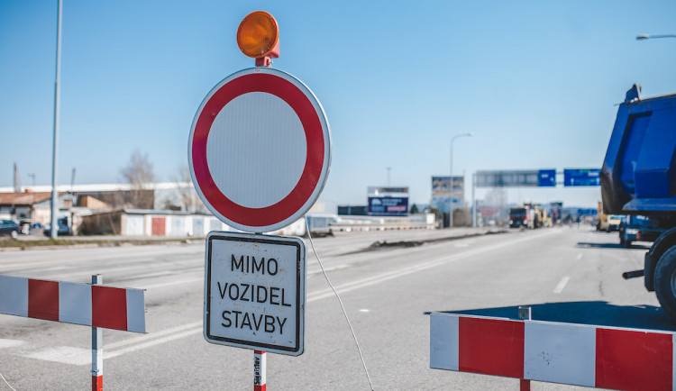 DOPRAVNÍ INFO: Výstavba kruhové křižovatky ve Slavonicích se neobejde bez dopravního omezení