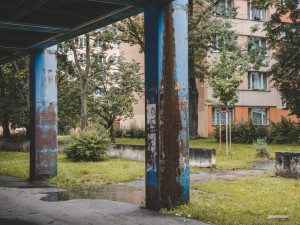 Z Pražské třídy zmizí modré loubí, začít bourat by se mohlo v týdnu
