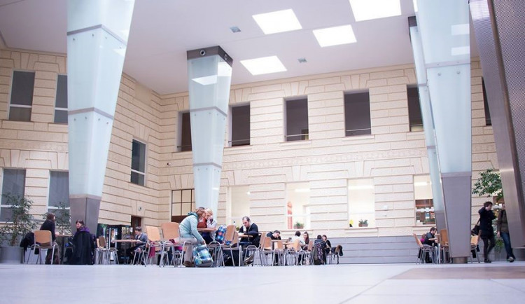 Transparentní zakázky i ochrana klimatu. V Brně budou akademici diskutovat o společenské odpovědnosti univerzit