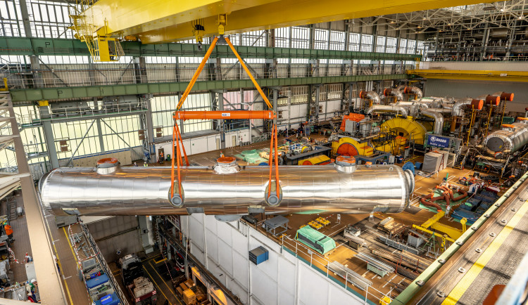 V Temelíně usadili na pozici obří separátory