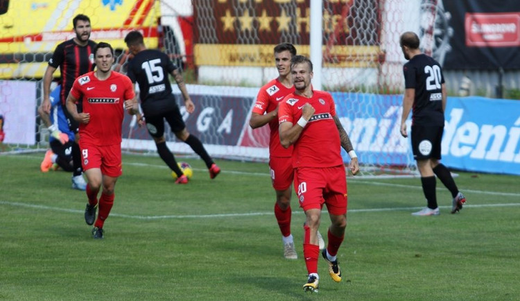 Demolice na Srbské! Zbrojovka rozdrtila Žižkov 6:1 a poprvé se vyhoupla do čela tabulky druhé ligy