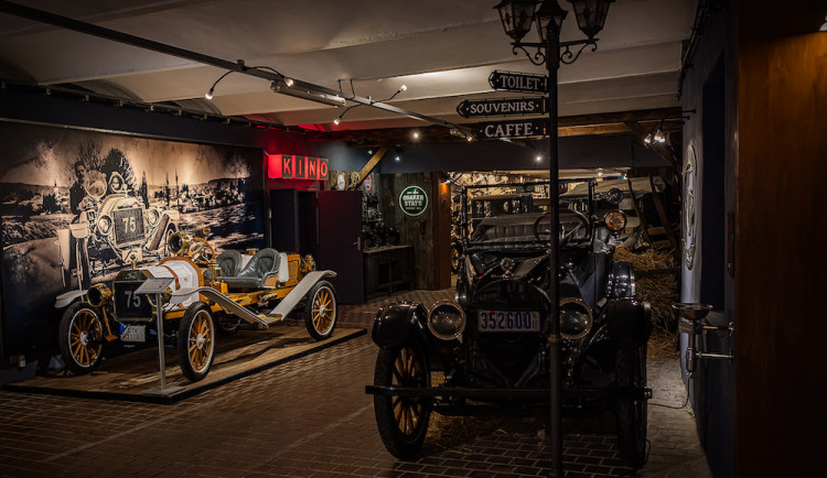 Amerika na dotek ruky. Muzeum Veteránů v Nové Bystřici nabízí unikátní sbírku luxusních vozů