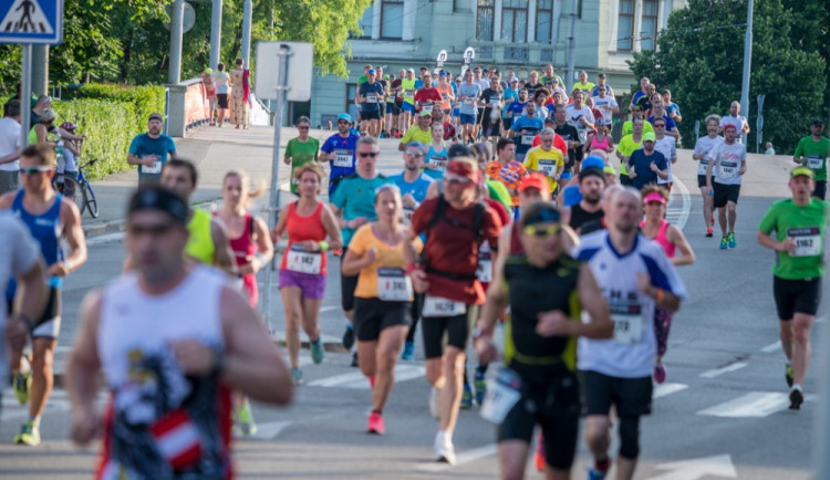 RunCzech přijíždí do Budějc s letní výzvou Česko běží dál a zve na Runway Run