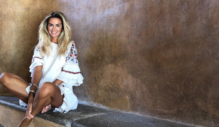 U nás doma bydlí láska a úcta. Tu si hlídáme, říká manželka hokejového trenéra Monika Prospalová