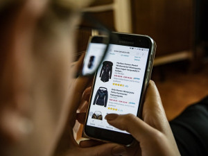 Přibývá podvodů na internetu, lidé přicházejí o našetřené úspory
