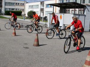 Strakoničtí vojáci přivítali léto sportem, hry prověřily jejich sílu i fyzičku