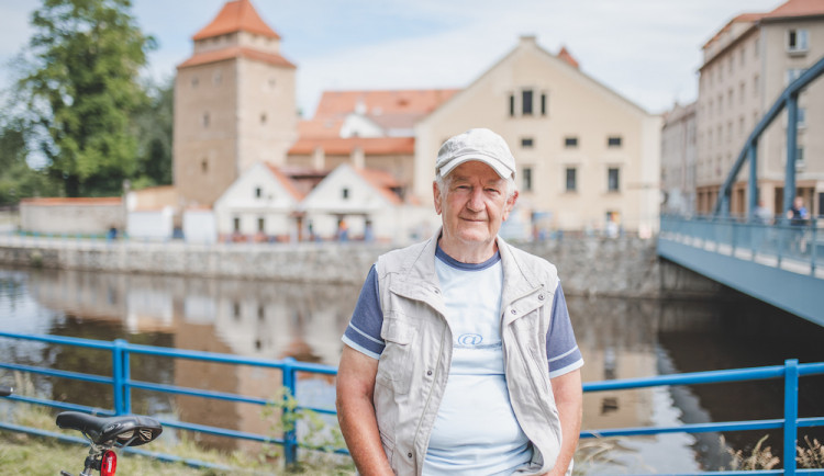 (NE)OBYČEJNÍ: Budějce mají hodně nedostatků, vidím je, ale jsem rád, že jsem odtud, říká historik Schinko
