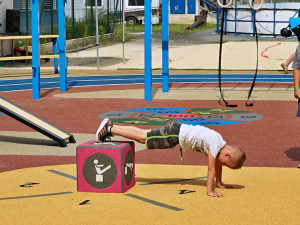 Na Pedagogu se nově otevřelo jedinečné multifunkční hřiště. Sportovat na něm může každý