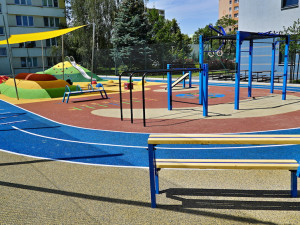 Na Pedagogu se nově otevřelo jedinečné multifunkční hřiště. Sportovat na něm může každý
