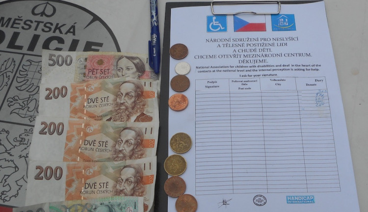 V Budějcíh opět řádí podvodníci, vybírají peníze na sluchově postižené