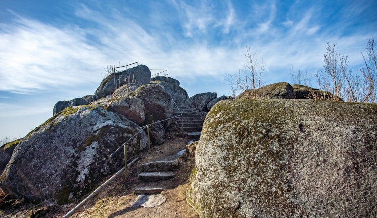 TIP NA VÝLET: Na Čertových kamenech údajně řádil ďábel otiskl do skály svůj zadek