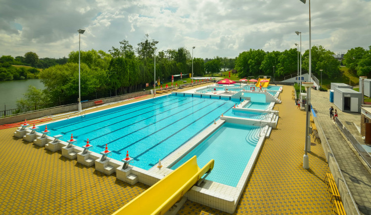 Tábor zřejmě zastřeší letní plavecký bazén