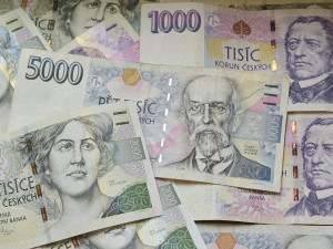 Seniorka naletěla podvodnici, která se vydávala za soudní exekutorku. Přišla o šedesát tisíc korun