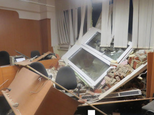 S autem naboural do budovy soudu, z místa odešel a nehodu nahlásil druhý den