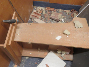 S autem naboural do budovy soudu, z místa odešel a nehodu nahlásil druhý den