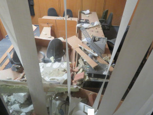 S autem naboural do budovy soudu, z místa odešel a nehodu nahlásil druhý den