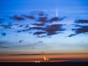 Kometa Neowise už se vzdaluje, vrátí se 7000 let. Takhle ji zachytil budějcký fotograf