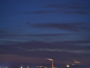 Kometa Neowise už se vzdaluje, vrátí se 7000 let. Takhle ji zachytil budějcký fotograf