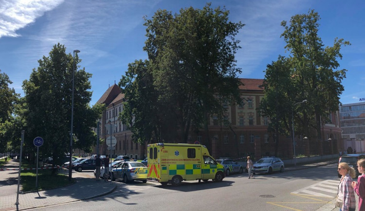 AKTUÁLNĚ: V budově soudu byla nahlášena výbušnina. Na místě zasahuje policie