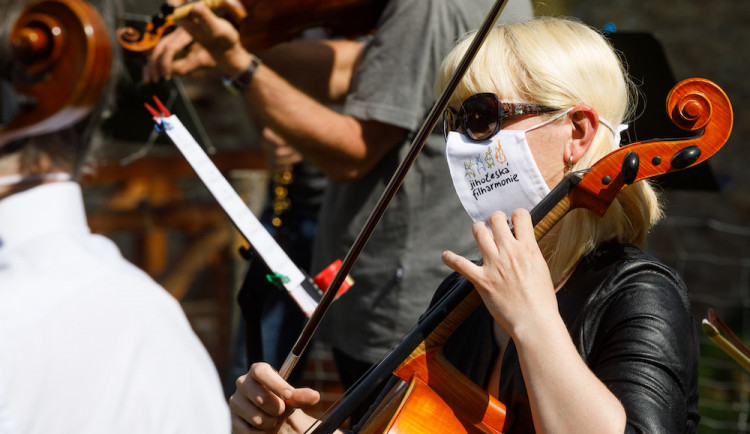 Jihočeská filharmonie se představí v Českém Krumlově. Nabídne Ondřeje Rumla nebo Ivu Bittovou