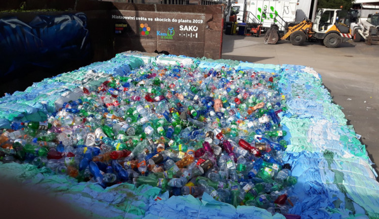 Peníze za plastová víčka pomáhaly Jiříkovi. Lípa mu pomohla, i když se sbírka zrušila